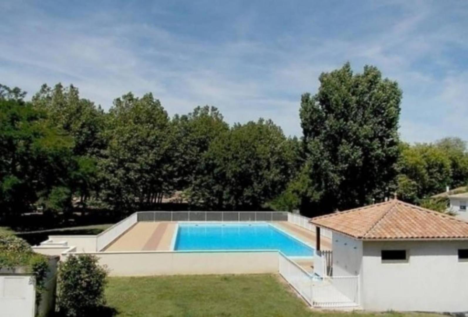 Sur - Quartier Pontaillac - - Piscine Collective * Vaux-sur-Mer