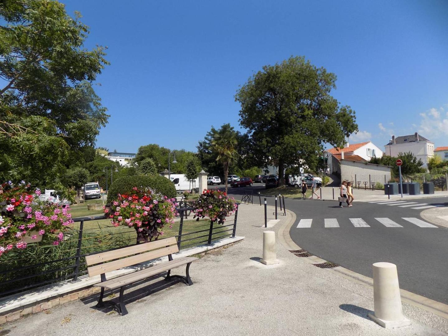 Appartement Sur - Quartier Pontaillac - - Piscine Collective *